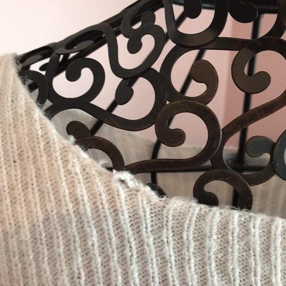 Ricki’s size large sweater - Picture 5 of 6